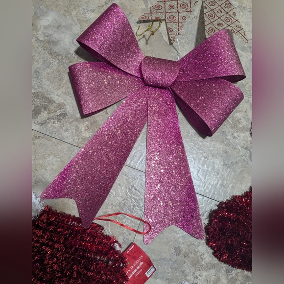 Selling 6 Christmas Decorations for $8 - Picture 5 of 8